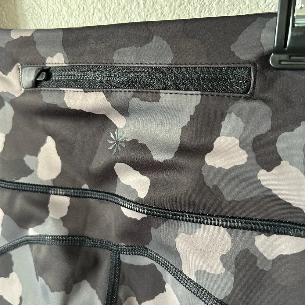 Athleta Lightning Stash Pocket Camo 7/8 Tight Leggings